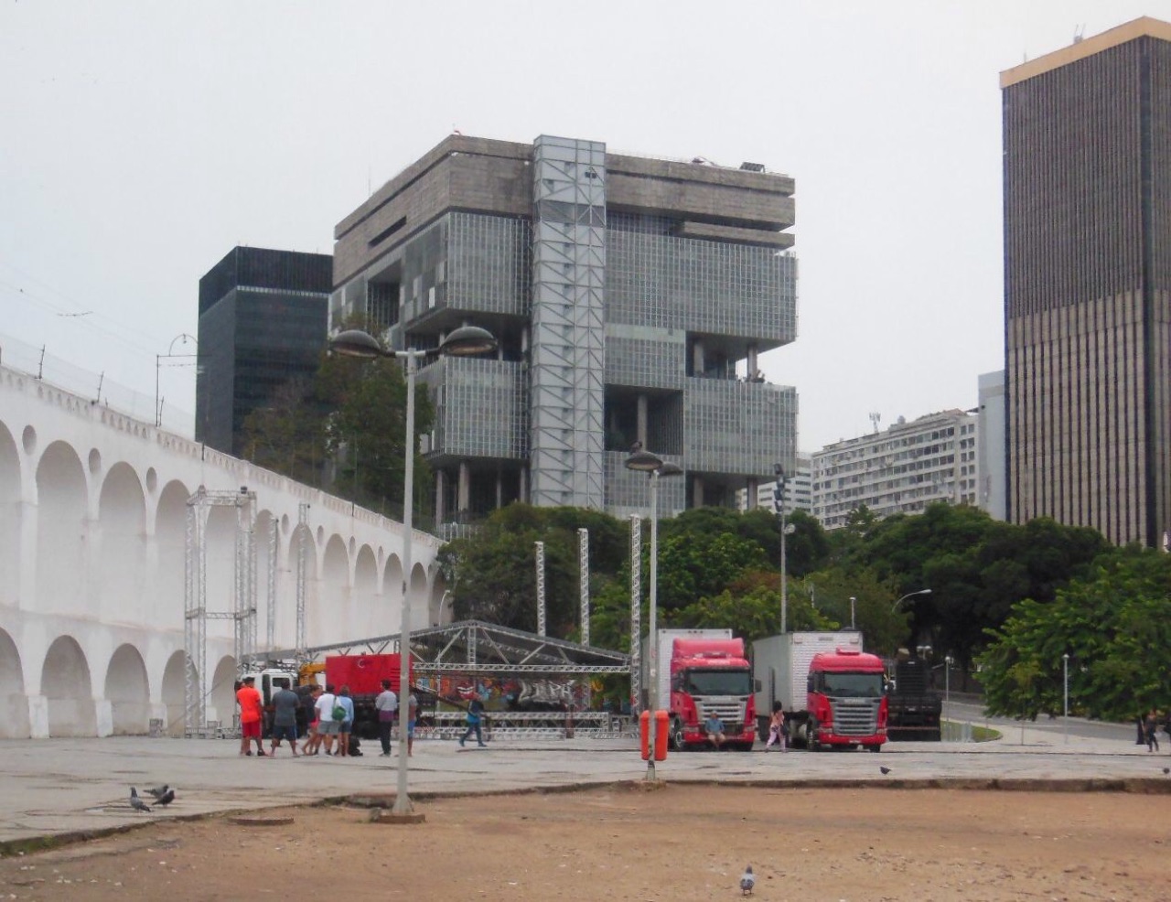 Petrograd building like drilling platform