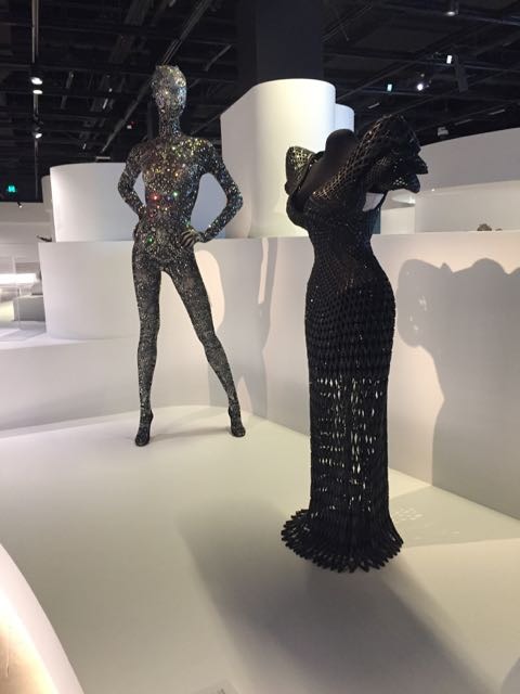 Fully articulated 3D printed gown